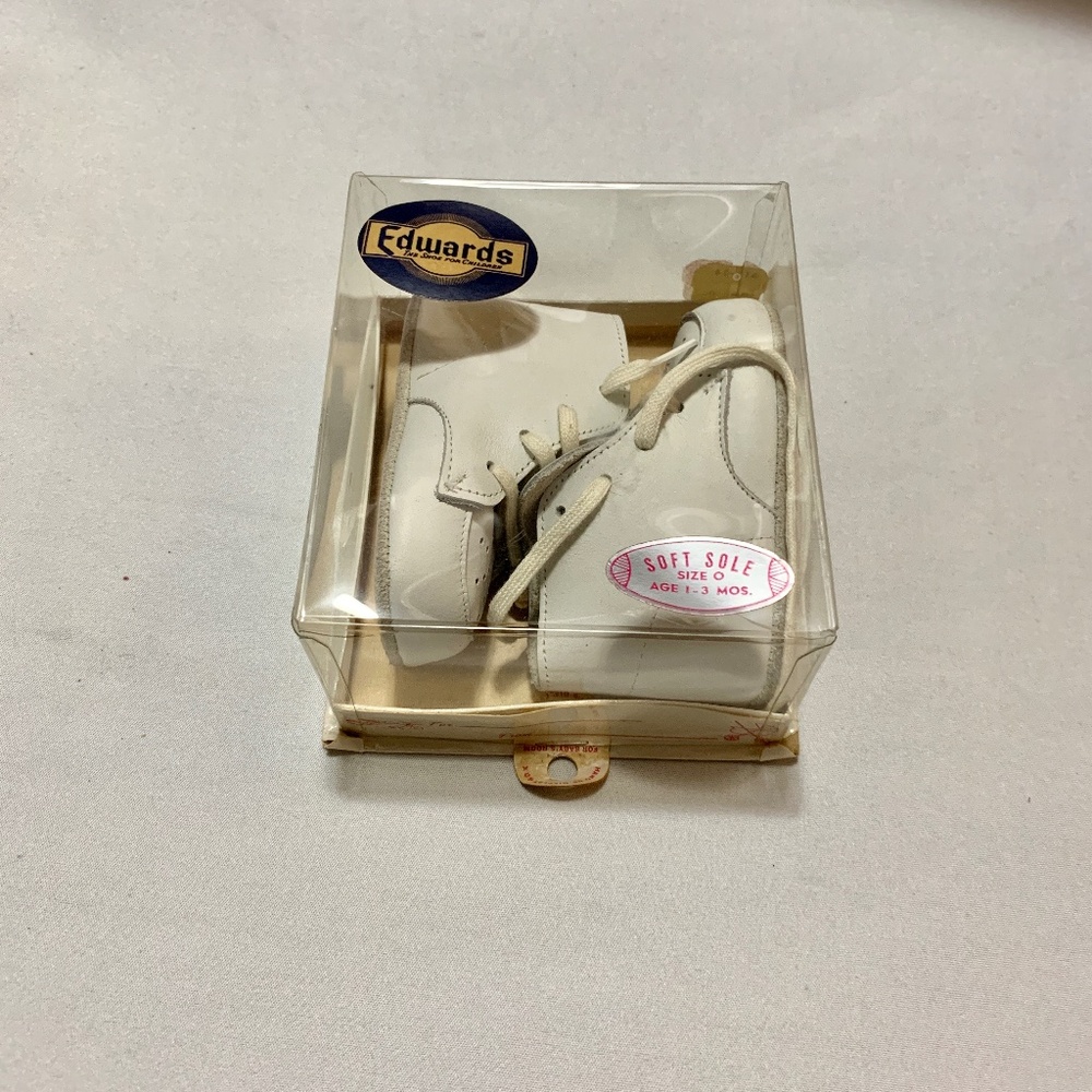 Vintage Edwards Soft Sole White Baby Shoes with Bells - Size 0 Age 1-3 MOS - NOS